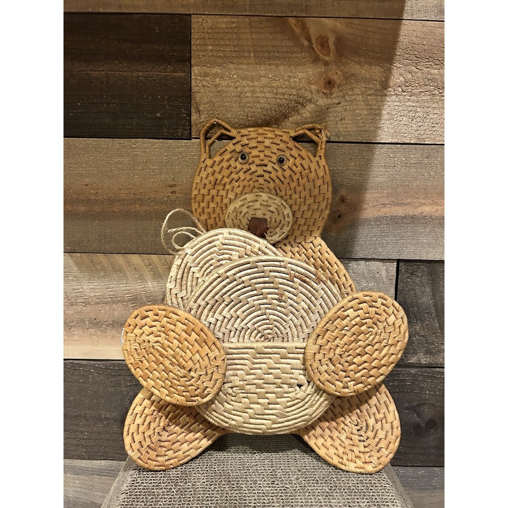 Vintage Straw Raffia‎ Teddy Bear Wall Pocket Holder With 5 Pot Or Pan Coasters